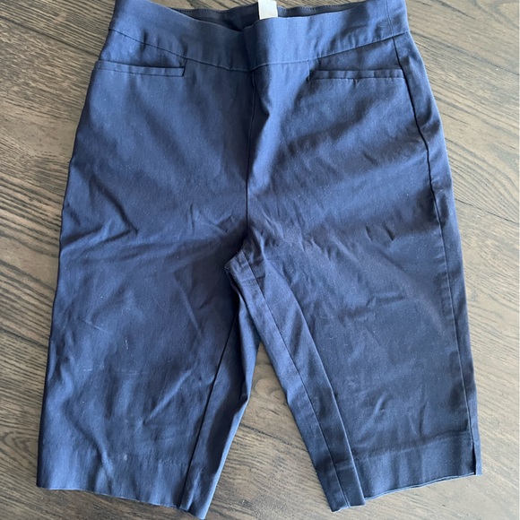 Chicos Women’s Navy Sz 6 Bermuda Shorts - Picture 4 of 4